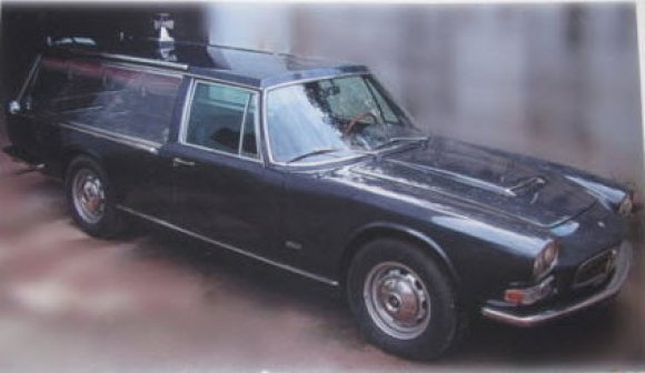 1967_Maserati_Quattroporte_4200_Funeral_Car_Front_1